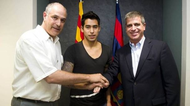 Una joven promesa de Boca firmó su contrato con Barcelona