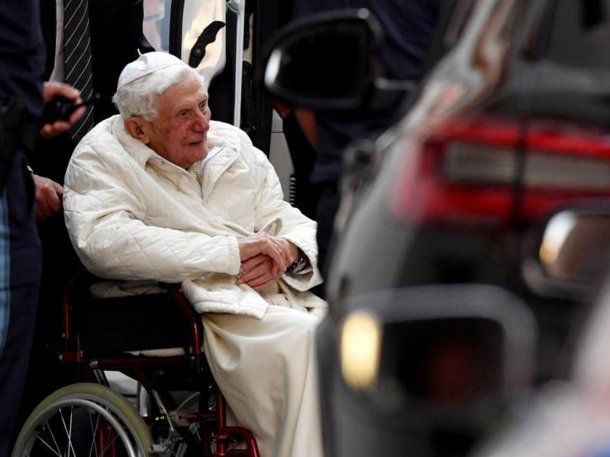 Francisco recordó al amado papa emérito Benedicto XVI