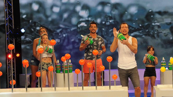 fuerte golpe de francisco delgado y gisela bernal en como anillo al dedo fuerte golpe de francisco delgado y gisela bernal en como anillo al dedo