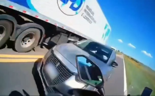 Identifican al conductor que casi choca de frente a un motociclista por adelantarse en la ruta: el pedido de la ANSV