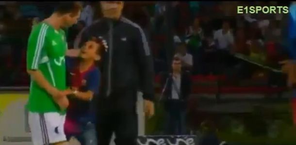 Un nene colombiano entró a la cancha para saludar a su ídolo