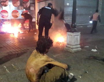 Un hombre que vive en la calle fue quemado por unas personas