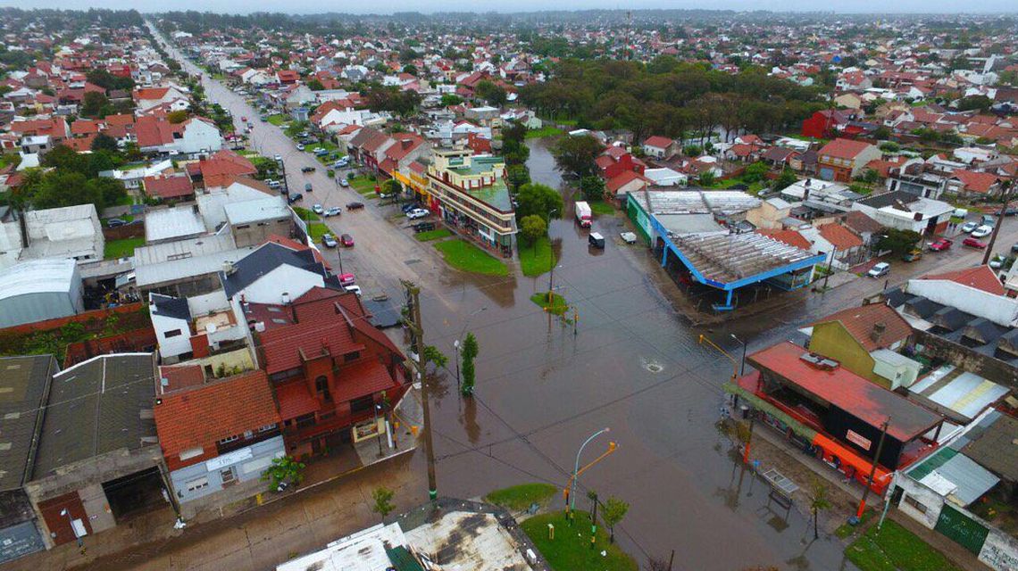 Mar del Plata más de 150 evacuados y sin clases en las escuelas