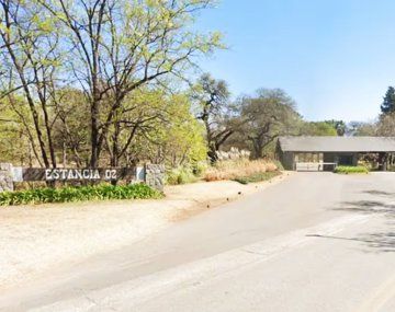 El exembajador fue maniatado junto a su esposa e hija