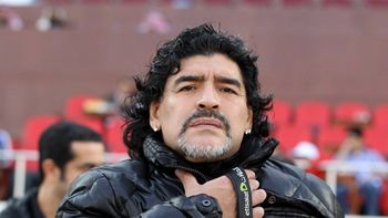 diego maradona le pidio perdon al fotografo que agredio diego maradona le pidio perdon al fotografo que agredio