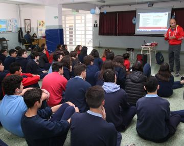 Gran iniciativa: enseñan RCP a los alumnos de las escuelas secundarias de Morón