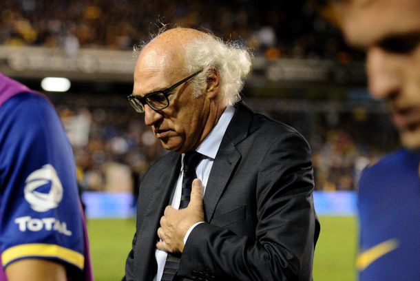 Carlos Bianchi responsabilizó al arbitraje por la derrota ante River