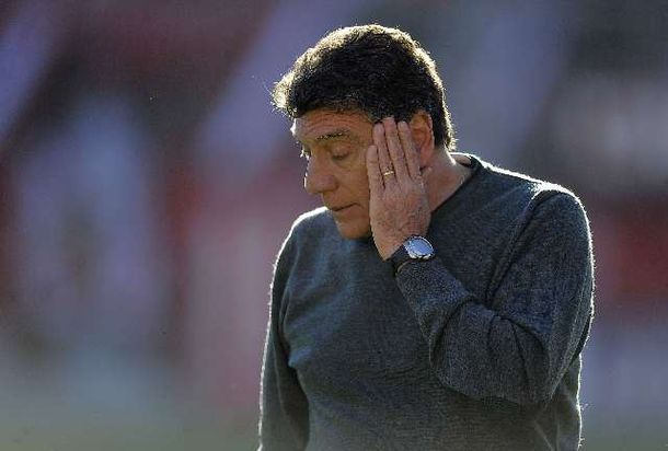 Brindisi lamentó el empate pero dijo que seguirá en su cargo