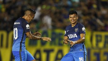 Bou y Centurión, celebrando el segundo gol de Boca Bou y Centurión, celebrando el segundo gol de Boca