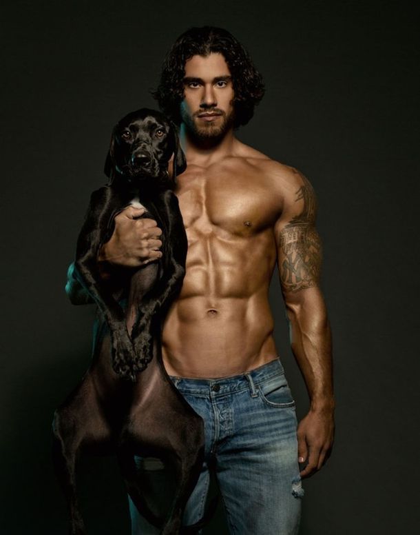 ¡Que cachorritos! Modelos posan junto a perros rescatados para juntar fondos