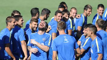el recibimiento de los jugadores a daniel osvaldo