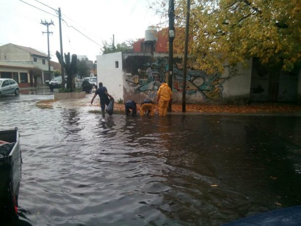 Las calles de Mar del Plata están anegadas después de 50mm de lluvia