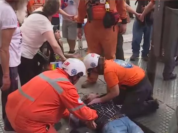 Se desmayó un jubilado durante la marcha en el Congreso