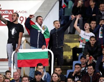 Insultos y gritos de mono: escándalo de racismo durante el partido entre Bulgaria e Inglaterra