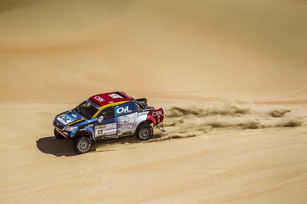 El equipo Oil C5N arrancó su duro camino en el rally de Abu Dhabi