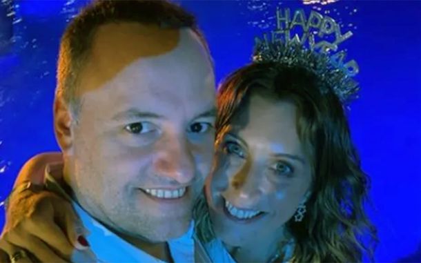 Manuel Adorni y su esposa.