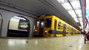 una joven denuncio que un hombre se masturbo frente a ella en el subte una joven denuncio que un hombre se masturbo frente a ella en el subte