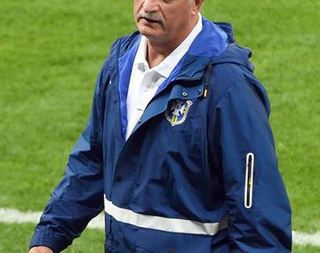 Scolari hizo una insólita defensa tras la paliza