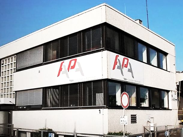 Crisis económica: cerró la única fábrica en el país que producía aisladores para la red eléctrica
