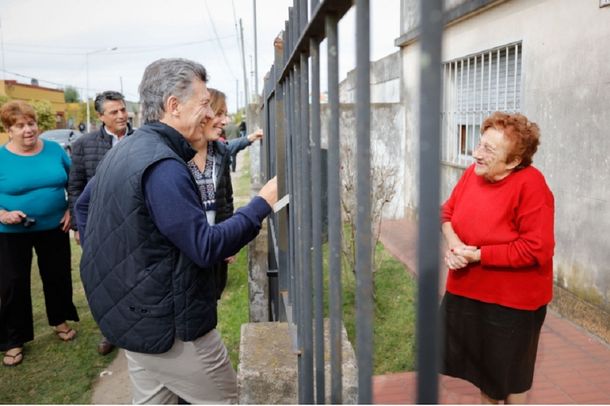 Macri y Vidal encabezaron un timbreo en Lobos