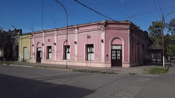 El pueblo ganadero con pocos habitantes y varios sitios históricos. El pueblo ganadero con pocos habitantes y varios sitios históricos.