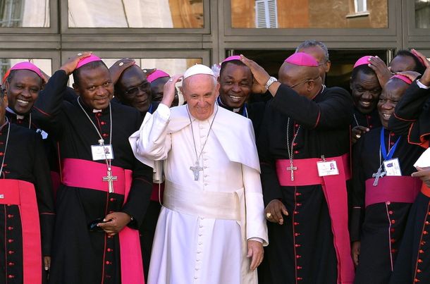 Tras semanas de debate, el sínodo de obispos aprobó el documento sobre la familia