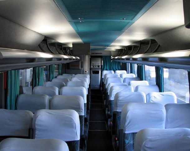 Se hicieron pasar por pasajeros y robaron más de un millón de pesos en un colectivo