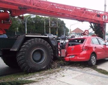 Una grúa aplastó a un obrero que está grave.