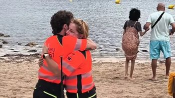 Emotiva iniciativa de un grupo de médicos con una paciente en Mallorca. Emotiva iniciativa de un grupo de médicos con una paciente en Mallorca.