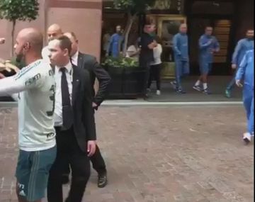 Felipe Melo calmando a los hinchas