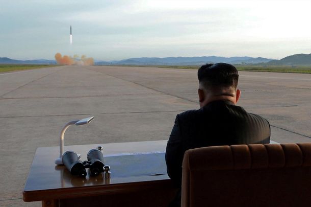 Kim Jong-un inspecciona una nueva bomba de hidrógeno de Corea del Norte