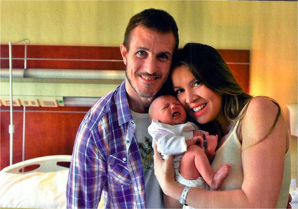 Dallys Ferreira presenta a su hija India