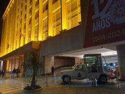 el aca expone el papamovil que preparo para la visita de juan pablo ii a la argentina