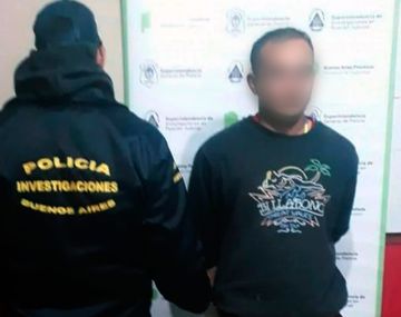 Emmanuel González fue detenido mientras jugaba al fútbol