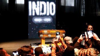 Emotiva despedida al Indio Solari. Emotiva despedida al Indio Solari.