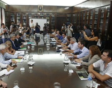 La Provincia ratificó que analiza por decreto dar el aumento a los docentes