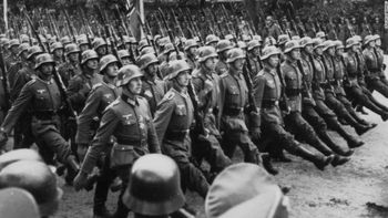 El presidente Lázaro Cárdenas anuncia la neutralidad de México en la Segunda Guerra Mundial en 1939. El presidente Lázaro Cárdenas anuncia la neutralidad de México en la Segunda Guerra Mundial en 1939.