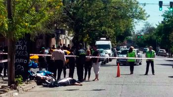 una mujer perseguia a dos motochorros y murio al chocar contra un poste una mujer perseguia a dos motochorros y murio al chocar contra un poste