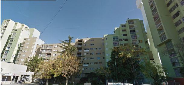 Tragedia en un edificio de Villa Soldati: tres chicos cayeron del balcón y uno murió