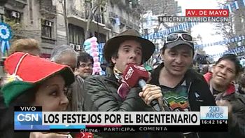 le robaron la billetera a robertito funes durante los festejos por el bicentenario le robaron la billetera a robertito funes durante los festejos por el bicentenario