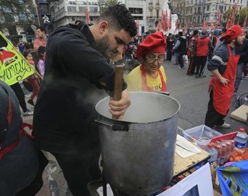 Polentazo y marcha en reclamo de medidas para los más golpeados por la crisis