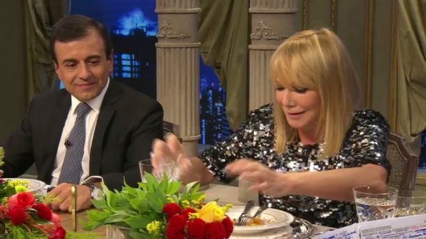 ¿Qué pasó con el vino? Soledad Silveyra y un divertido blopper en la mesa de Mirtha