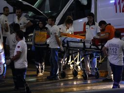 suspenden todos los vuelos en el aeropuerto de estambul tras el atentado suspenden todos los vuelos en el aeropuerto de estambul tras el atentado