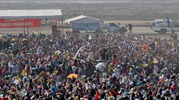 la multitudinaria misa de francisco en ecatepec la multitudinaria misa de francisco en ecatepec