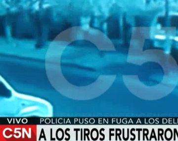 VIDEO: Impresionante tiroteo cuerpo a cuerpo entre un policía y un ladrón