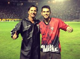 Matheus junto a su padre, Caio Junior Matheus junto a su padre, Caio Junior