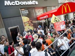 Protestas salariales dejan a Nueva York sin hamburguesas