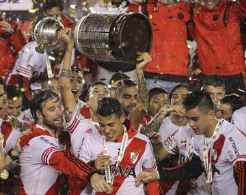 Nueva canción de Copani para River