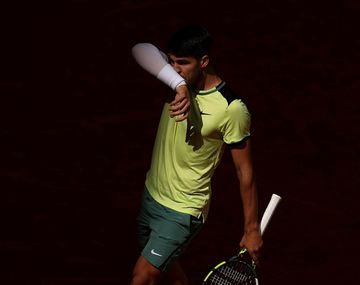 Golpe en el tenis: Carlos Alcaraz se baja de Roland Garros y no defenderá el título