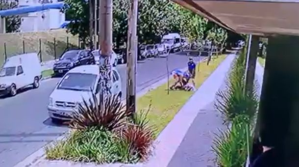 VIDEO: Delincuentes golpearon brutalmente a un vecino para robarle el auto en Lomas de Zamora